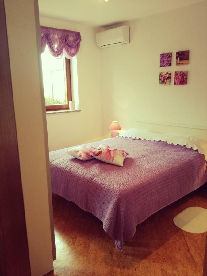 Room Kris With Private Entrance & Private Bathroom Vilanija Экстерьер фото