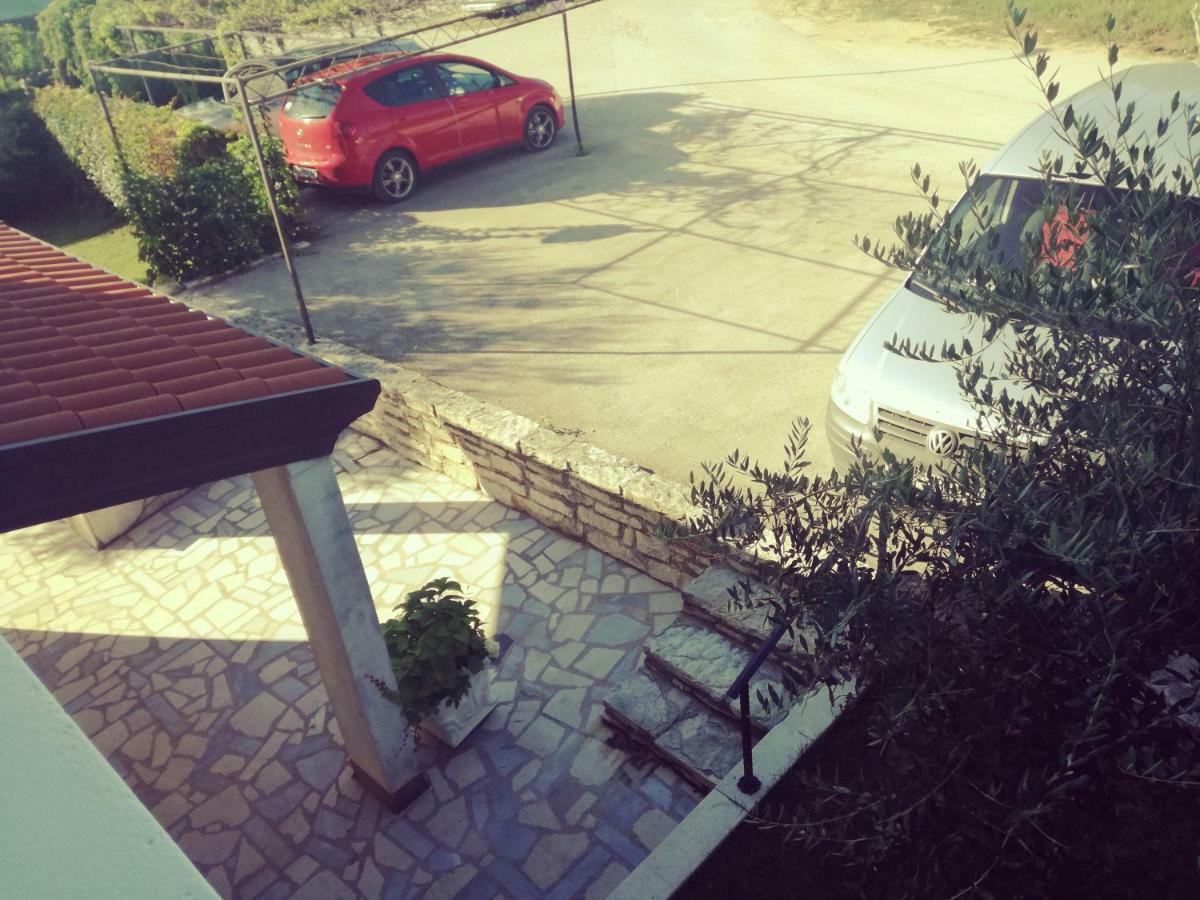 Room Kris With Private Entrance & Private Bathroom Vilanija Экстерьер фото